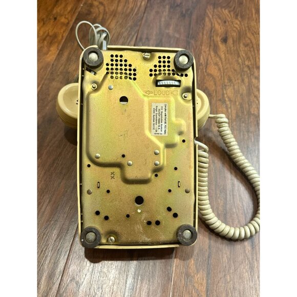 Vintage ITT Beige Rotary Dial Telephone Phone Landline W/ Coiled Cord UNTESTED - Picture 3 of 9